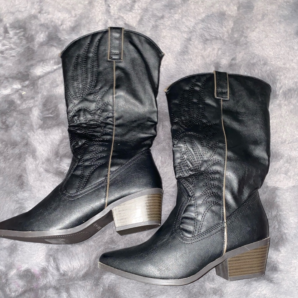 COWGIRL BOOTS